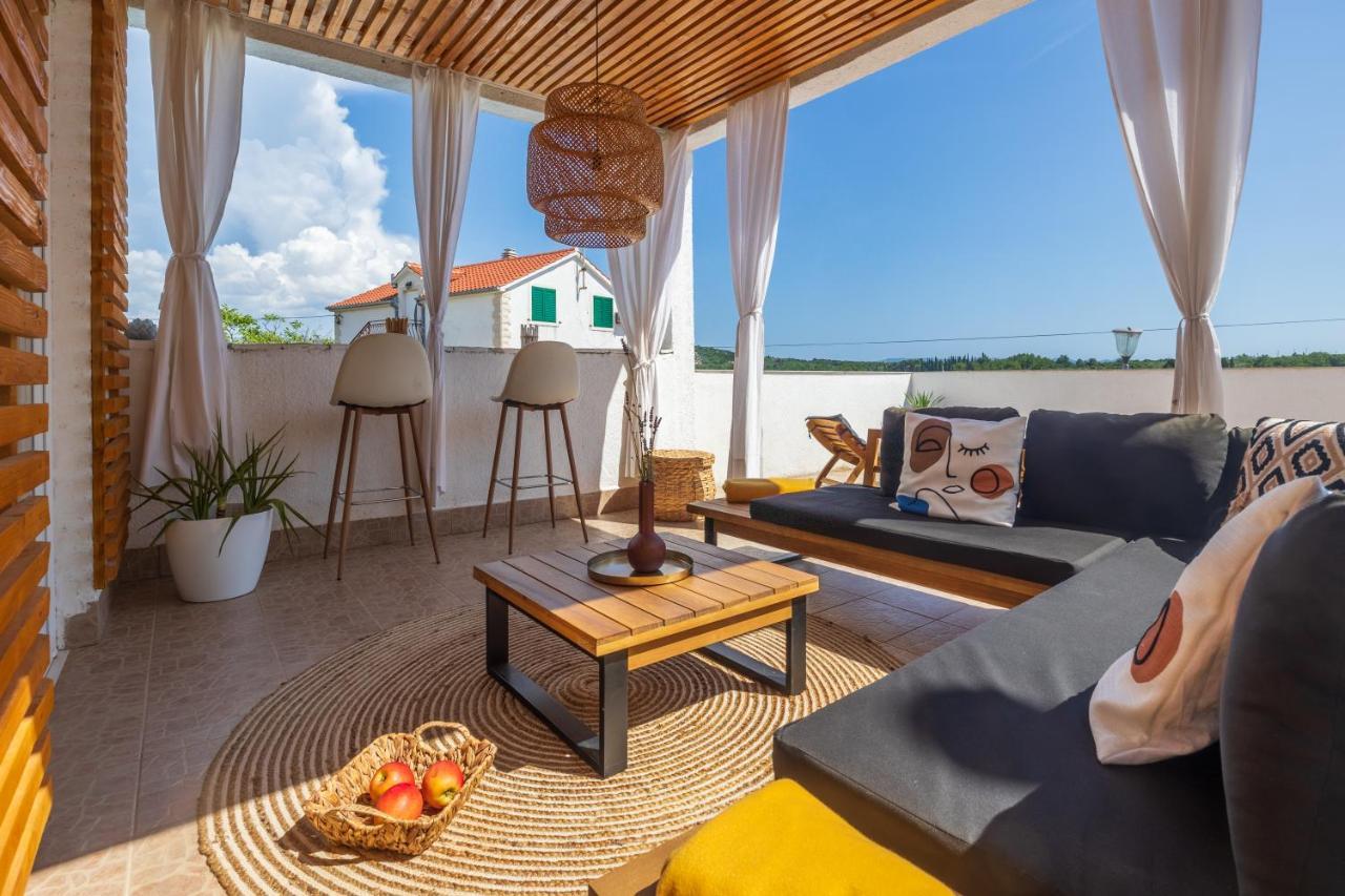 Villa Oasis With Private Pool Milna  Bagian luar foto