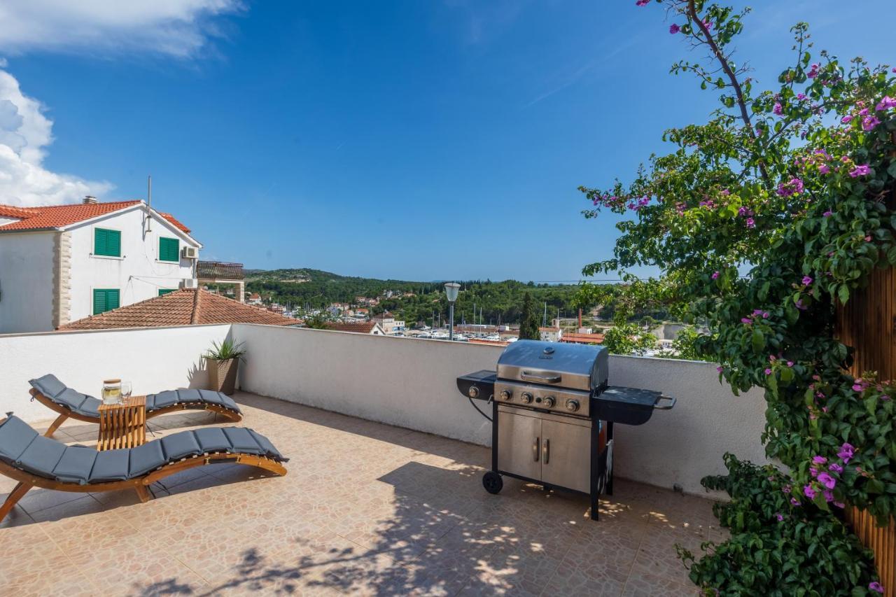 Villa Oasis With Private Pool Milna  Bagian luar foto