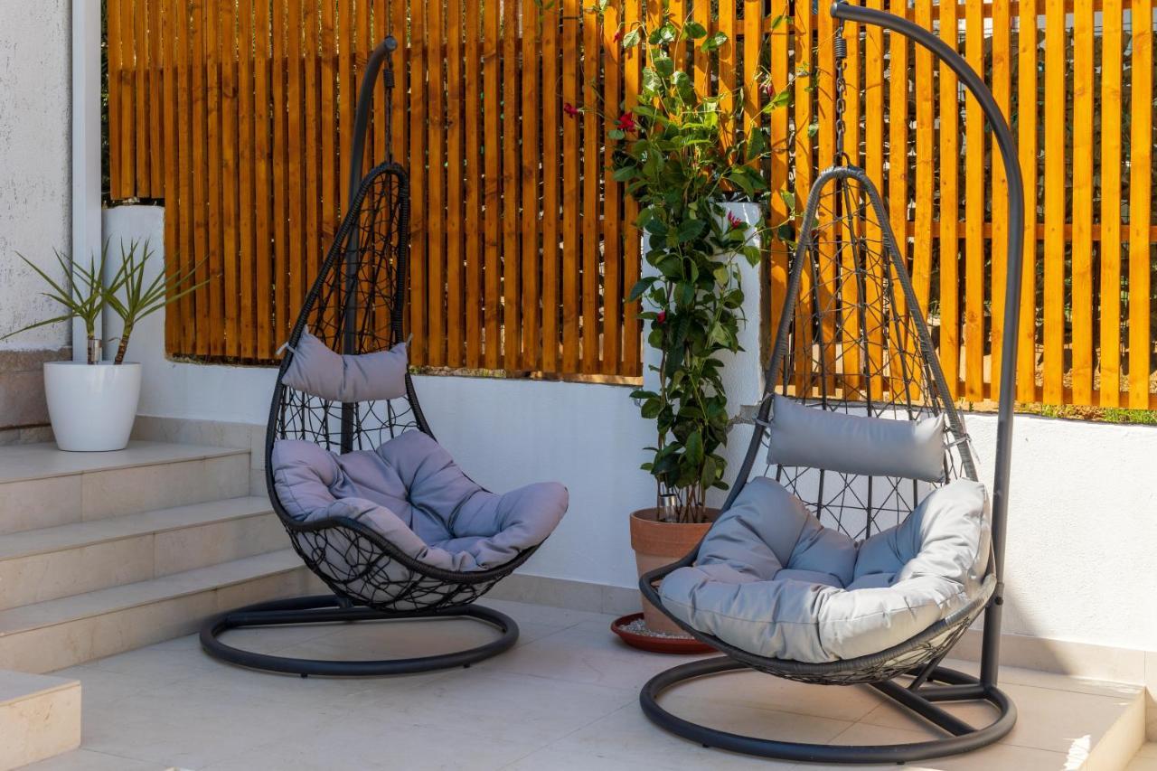 Villa Oasis With Private Pool Milna  Bagian luar foto