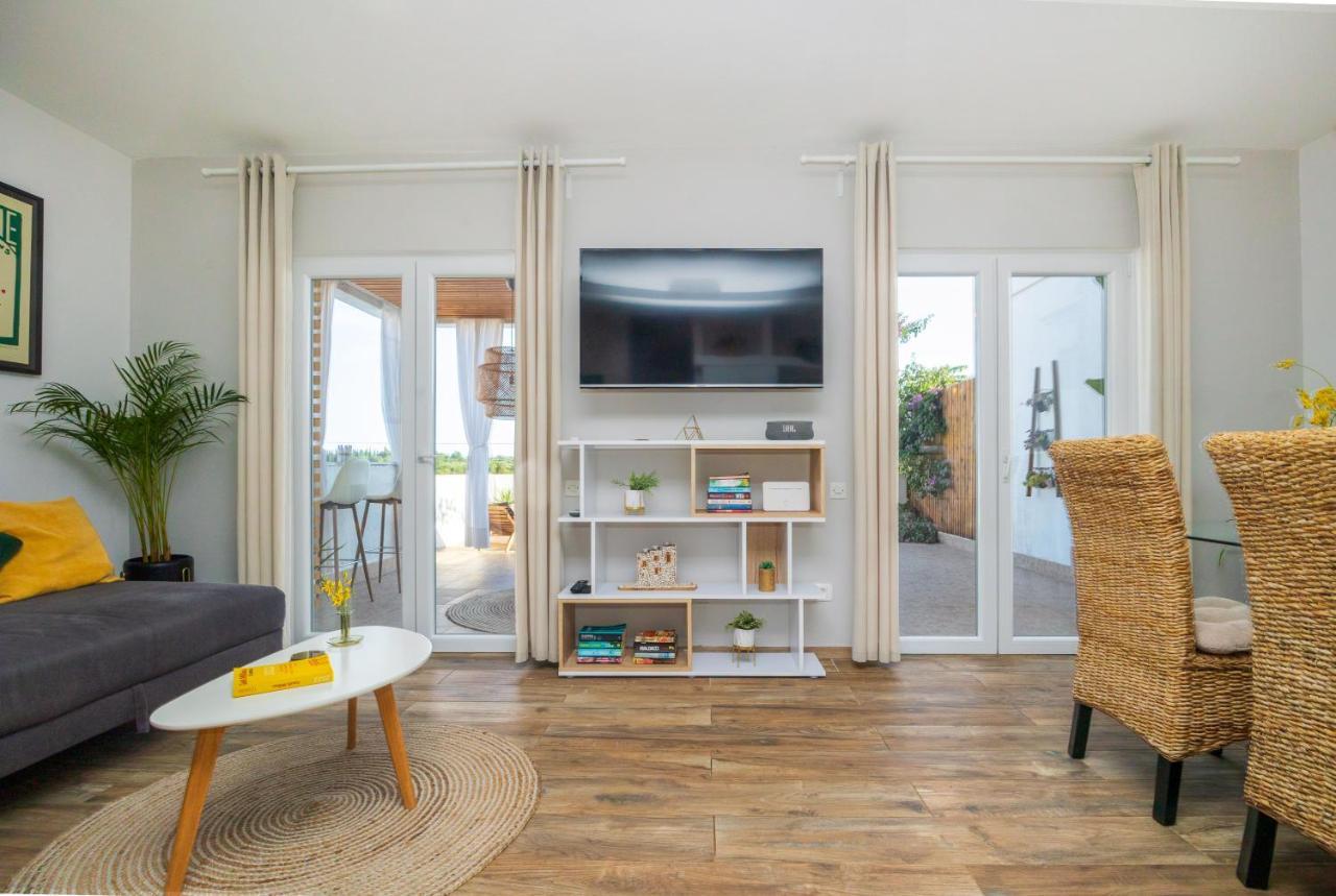 Villa Oasis With Private Pool Milna  Bagian luar foto